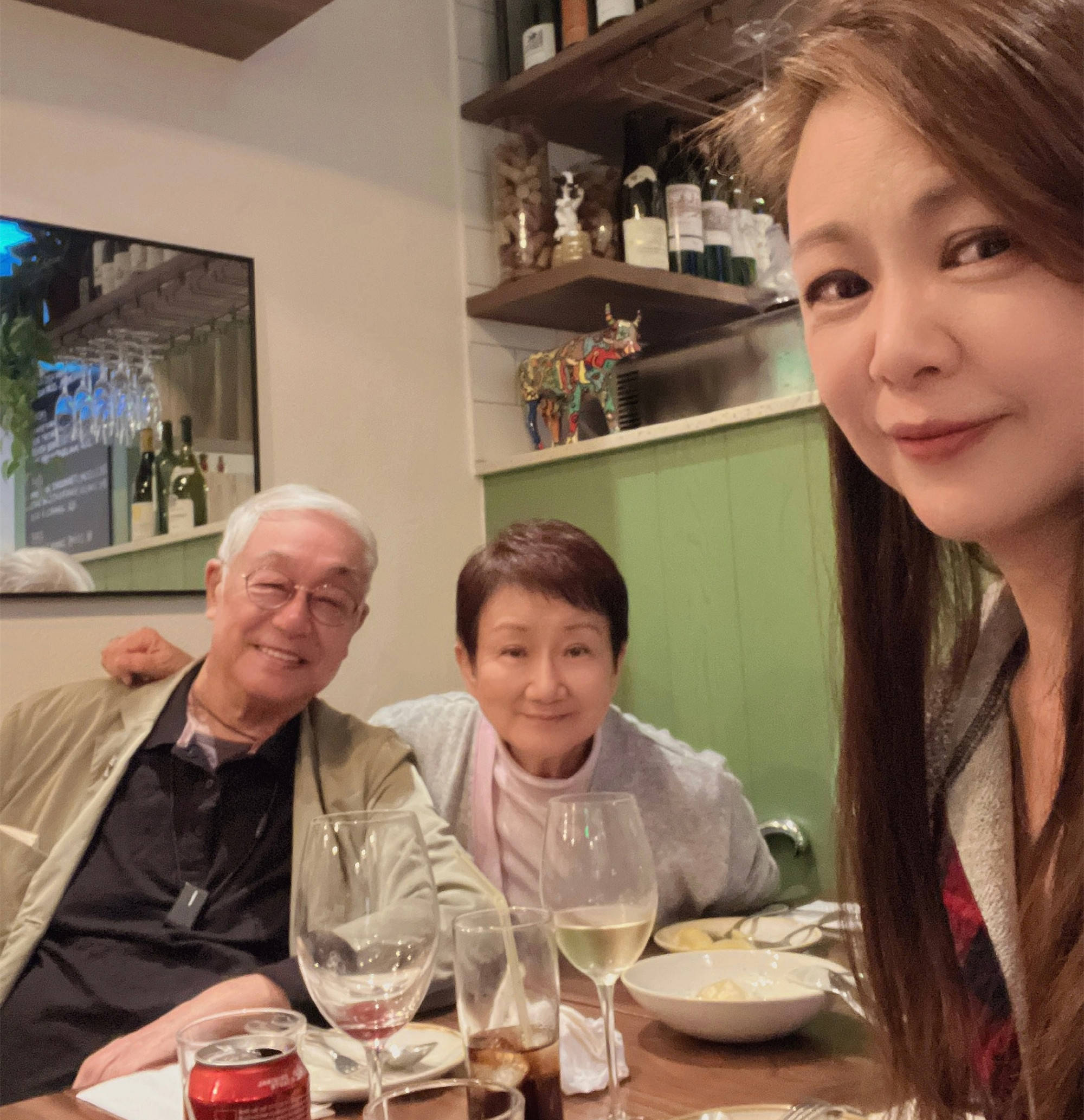 原创一个月连失两至亲王馨平刚奔丧送别父亲22天后舅舅又骤逝