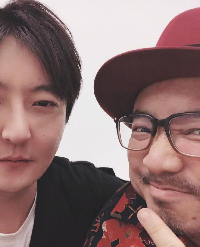 原创郭京飞复工胖若两人身材油腻小肚腩抢镜气质显颓废