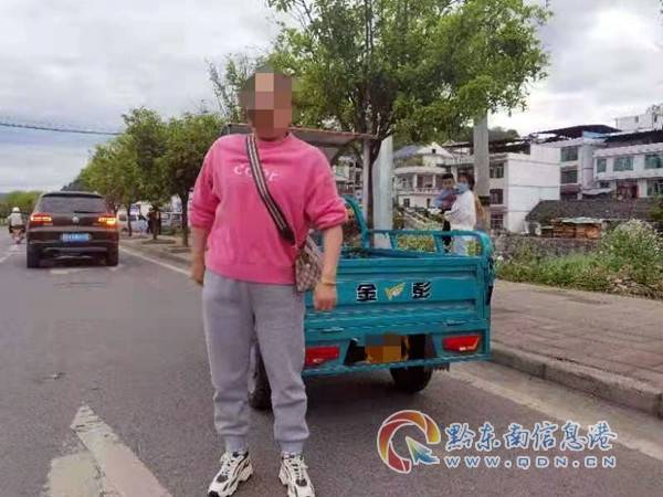 駕駛小型麵包車上道路行駛時無有效機動車駕駛證被執勤民警現場查獲