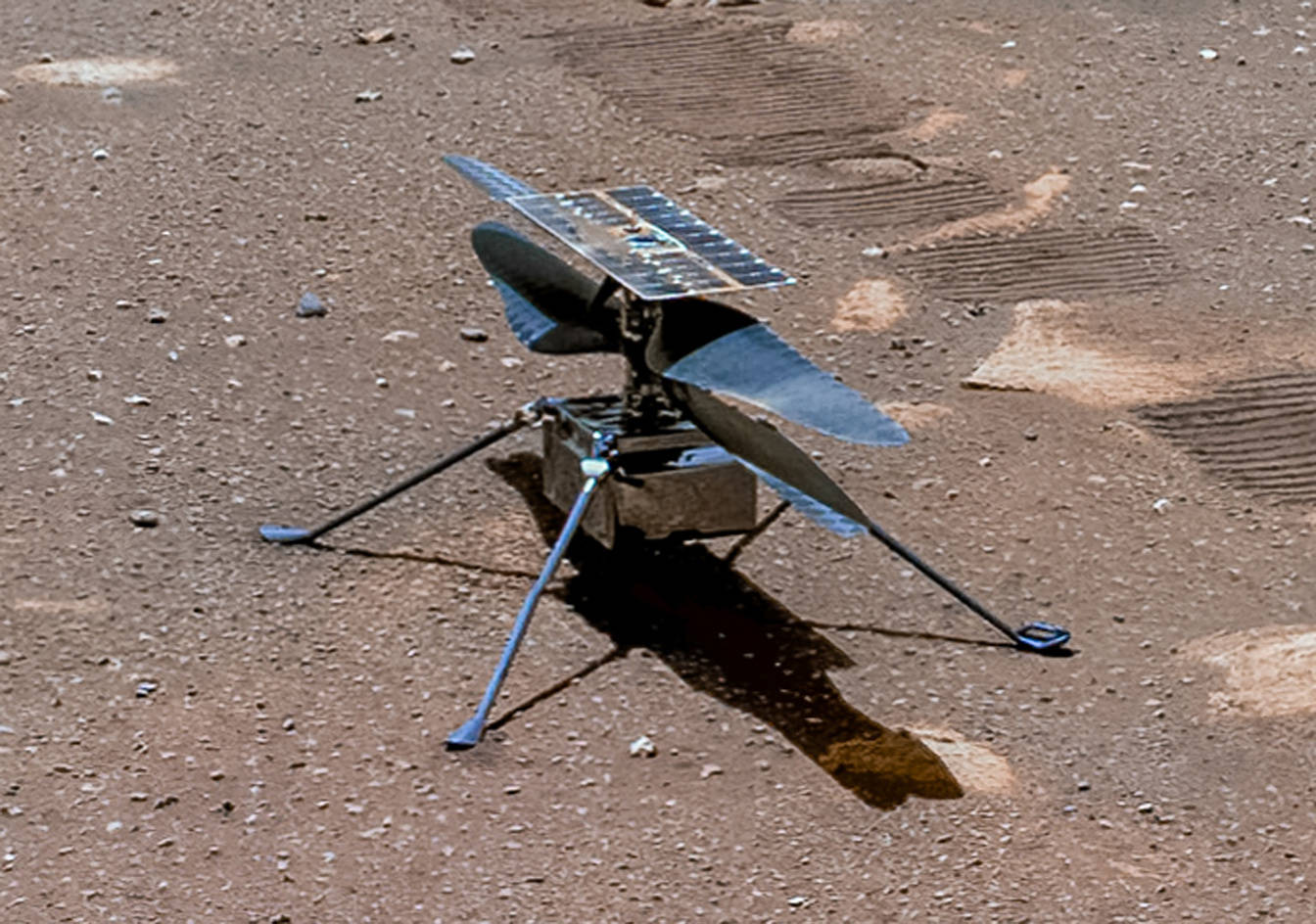 nasa火星无人机航拍降落伞背罩残骸碎裂与天问一号比显著不同