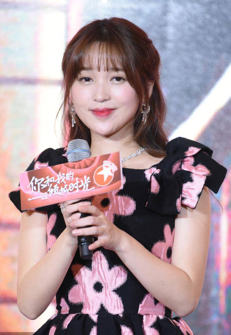 鄢颇,爱过林俊杰,她最有名的是和斯琴格日乐的骂战_金莎_绯闻_蓝菲琳