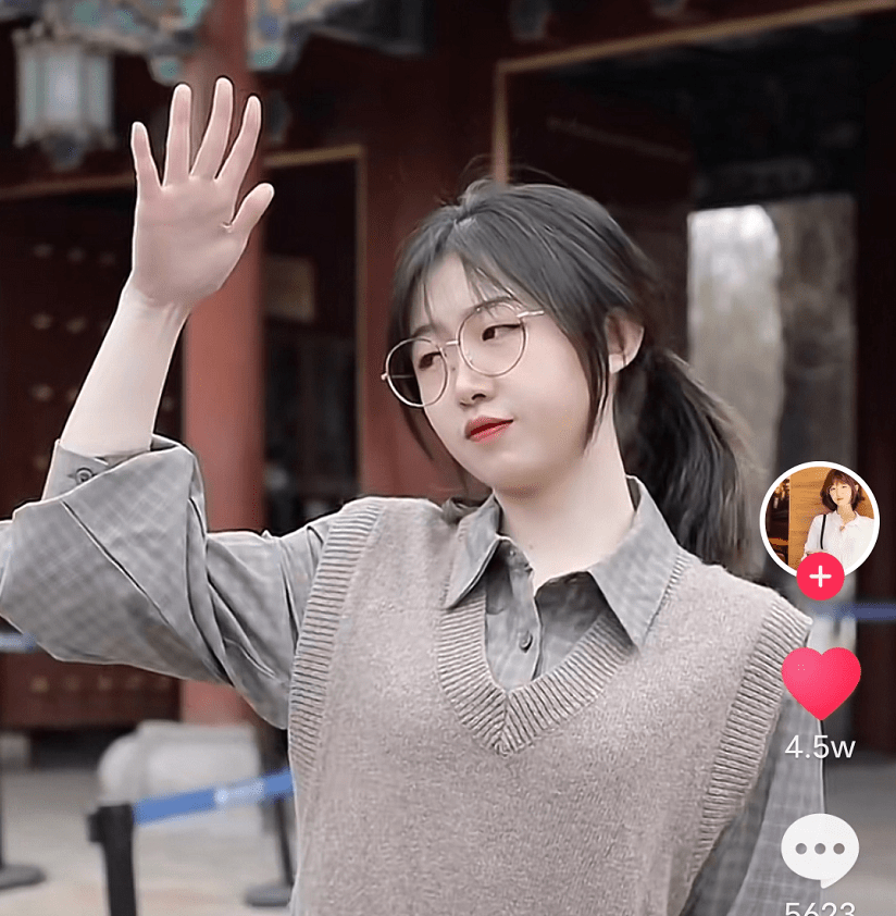 原创北大学姐因眼神鄙视让网友欲罢不能学霸果然自带高贵属性