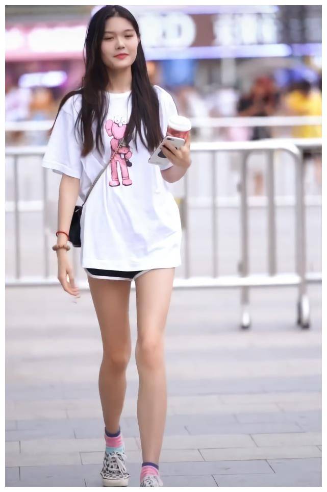 原创小姐姐腿是有多细把冰淇淋袜穿成了堆堆袜真实地慕了