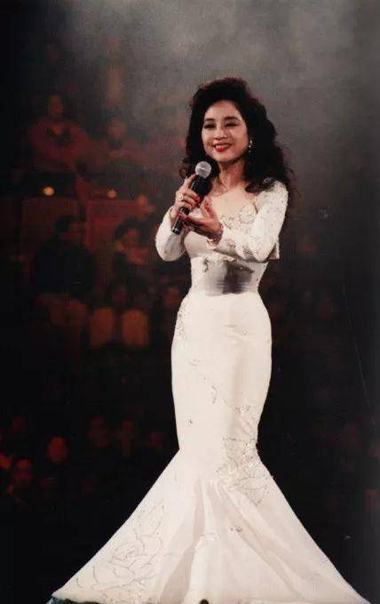 80年代徐小凤有多红?出场费超四大天王总和,刘德华当众向她下跪