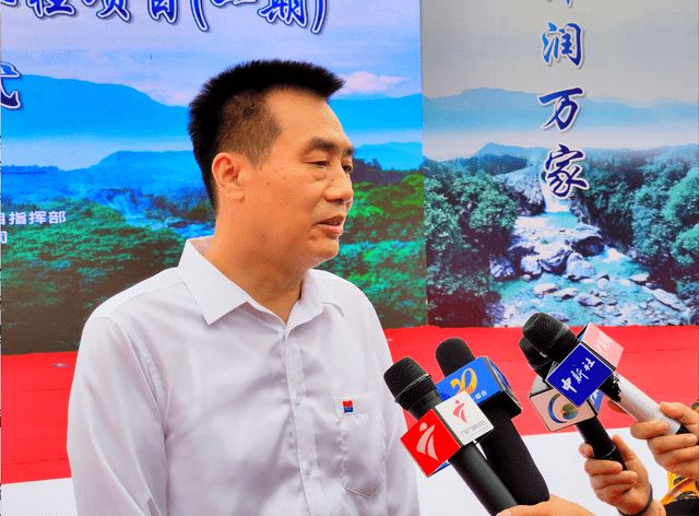 英德市委书记张杨彬在接受记者专访时表示,今年内必须兑现"石门台饮用