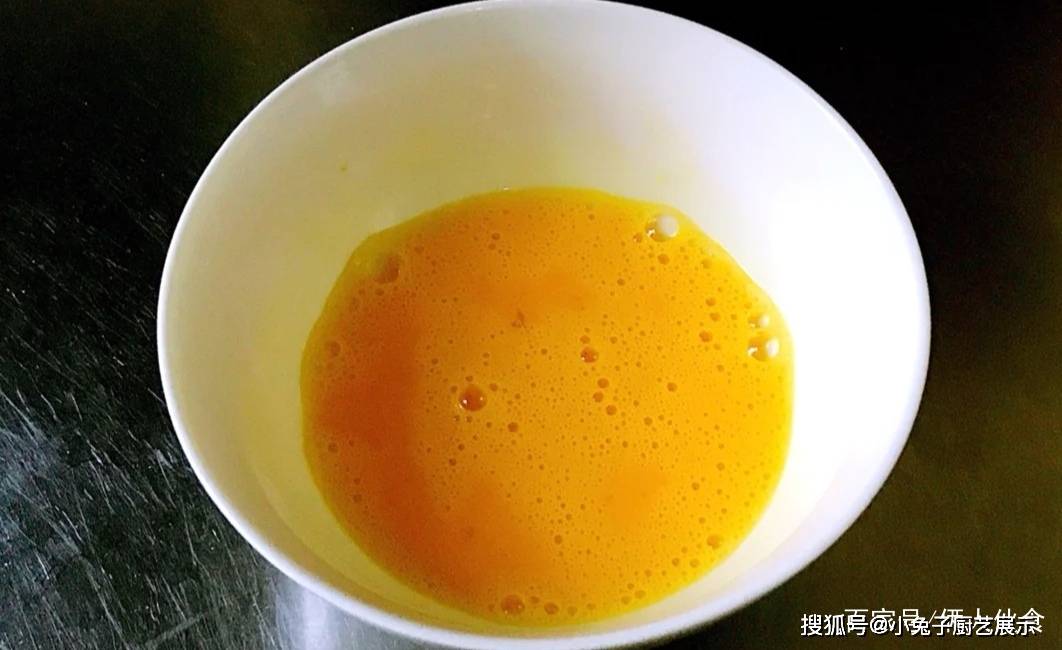吃鸡蛋时，有人白水，有人油煎，老辈子：鸡蛋这样吃，润燥又去火