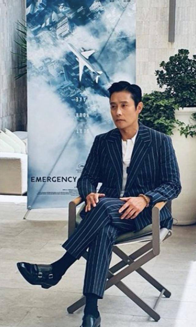 韩国艺人正妻典范李秉宪老婆闭眼不看桃花13年后与丈夫合影