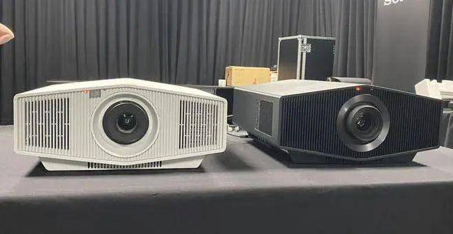 揭秘索尼新款原生4k激光家用投影机变苗条的秘密