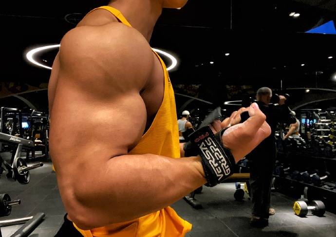 湖南大学毕业的肌肉学霸一个月没去健身房身材依旧帅气如雕刻