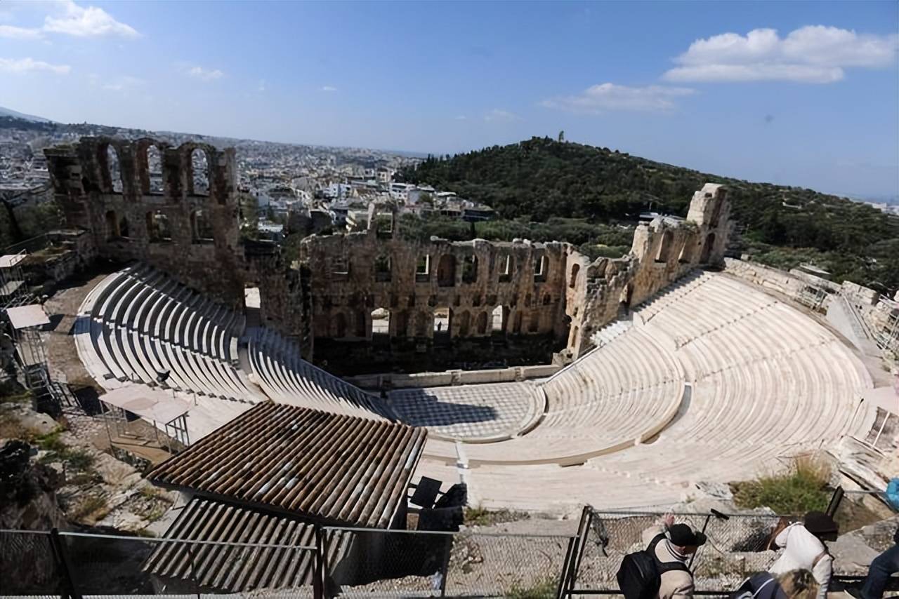 原创
            古希腊遗址，发现关于奥林匹克的壁画，上面还有件“谜”样的东西
                
                 