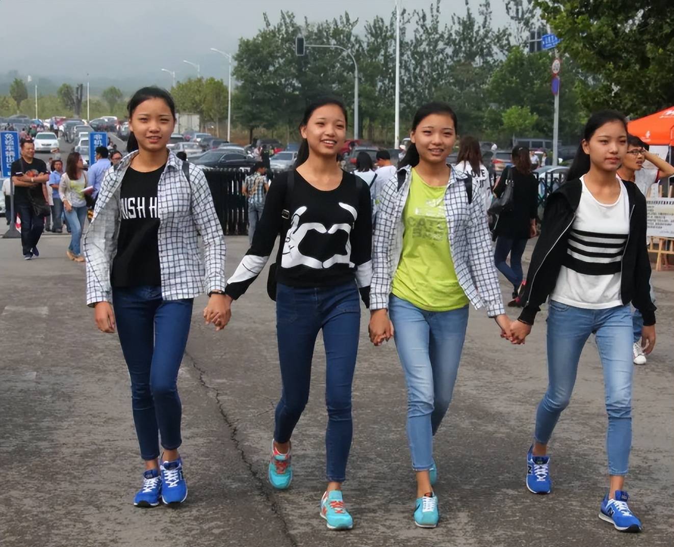 原创骗你生闺女系列四胞胎冰清玉洁成大学室友高颜值亮眼