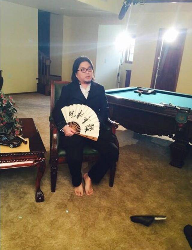 带你看看高晓松的家家里装修充满书卷气息书柜比人还要高