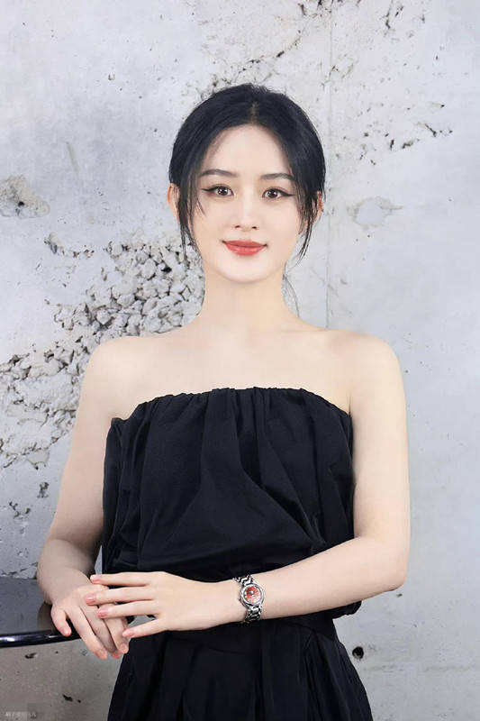 变美再添一人赵丽颖亮相被质疑整容撞脸张馨予本人霸气回应刚拔智齿