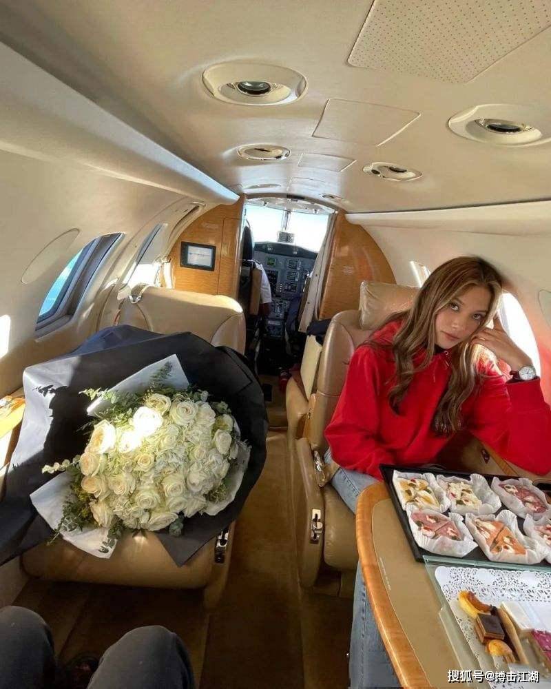 编者:特殊身份必然导致争议_中国_美国_飞机