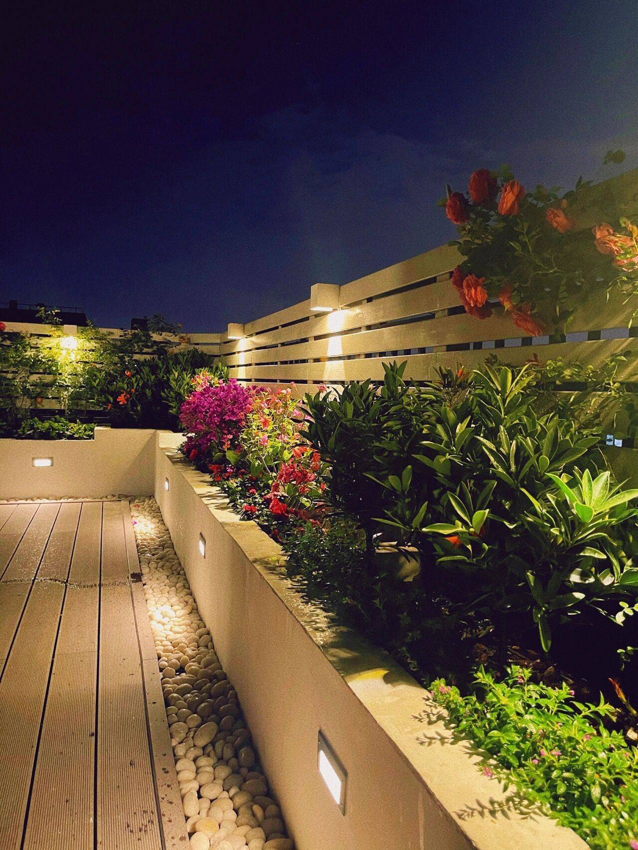 原创买了顶楼带32㎡露台的房子花23万改造成小花园太舒服了