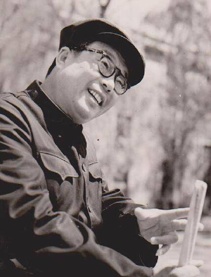 论知名度他不及马季姜昆,但表演火爆程度不输任何人_高英培_相声_范振