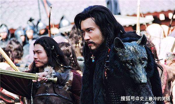 芈月一个不经意的举动,却令义渠王如临大敌:不好,她要出轨了?