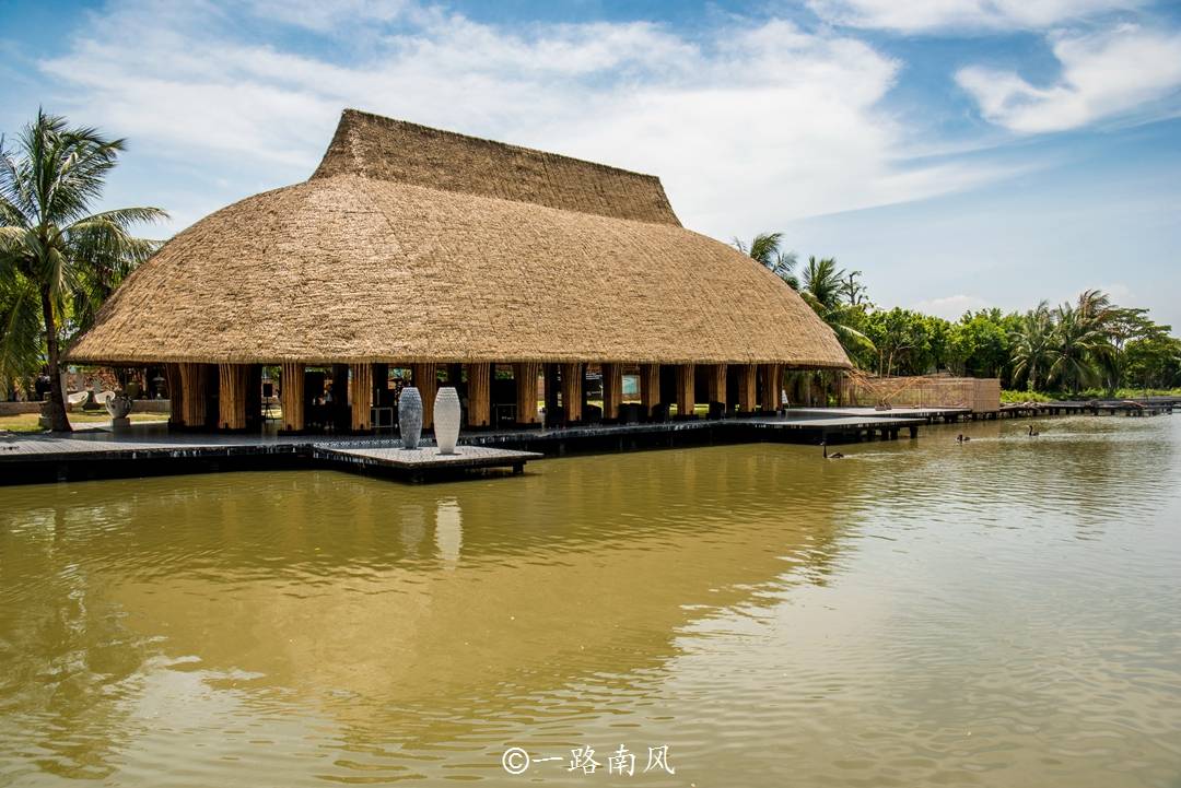 广州市唯一的一个水鸟生态园，园内遍布奇鸟，东南亚风情浓郁