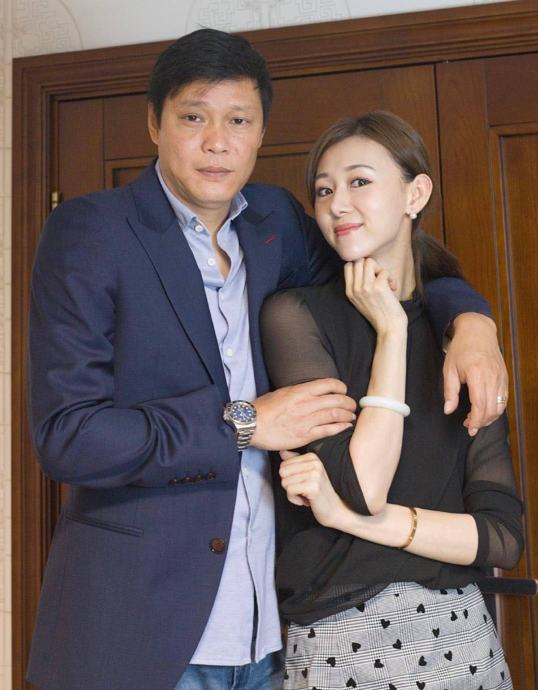 向自己的妻子张梦瑾深情表白,一向不善言辞的范志毅,居然肉麻地向