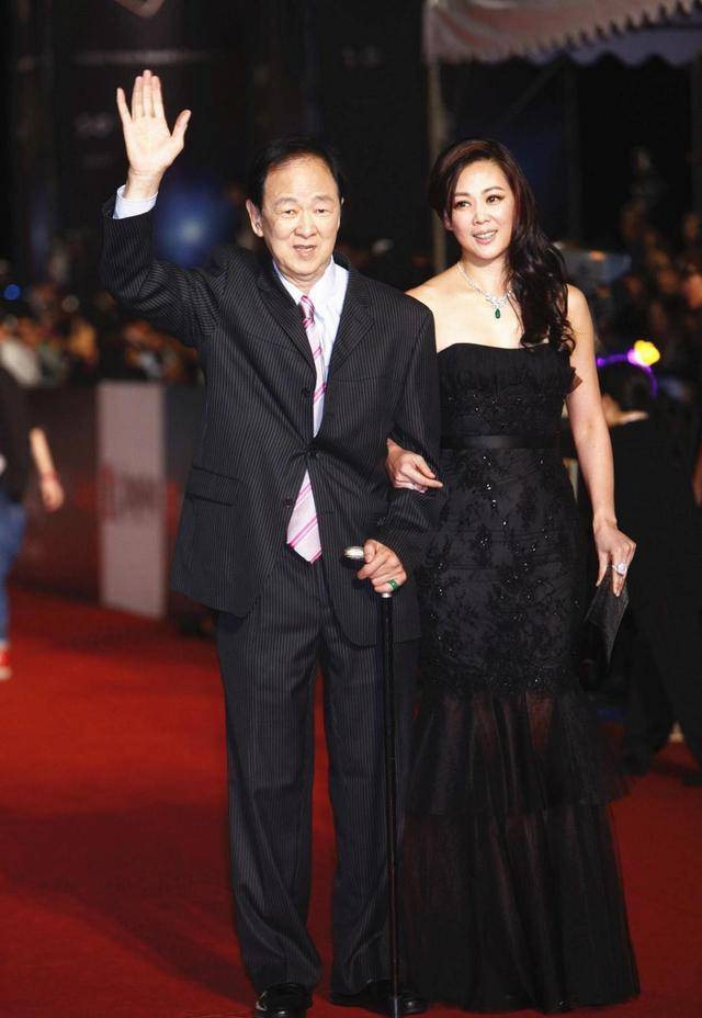 王羽起初拒绝了帮主陈启立的邀请,但是杏花阁血案让王羽不得不依靠