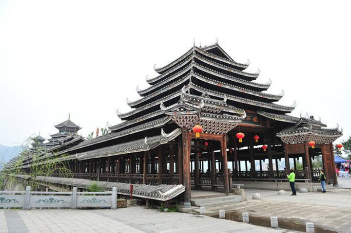 原创三江一奇特鸟巢建筑古香古色独具民族风情继承干栏式建筑传统