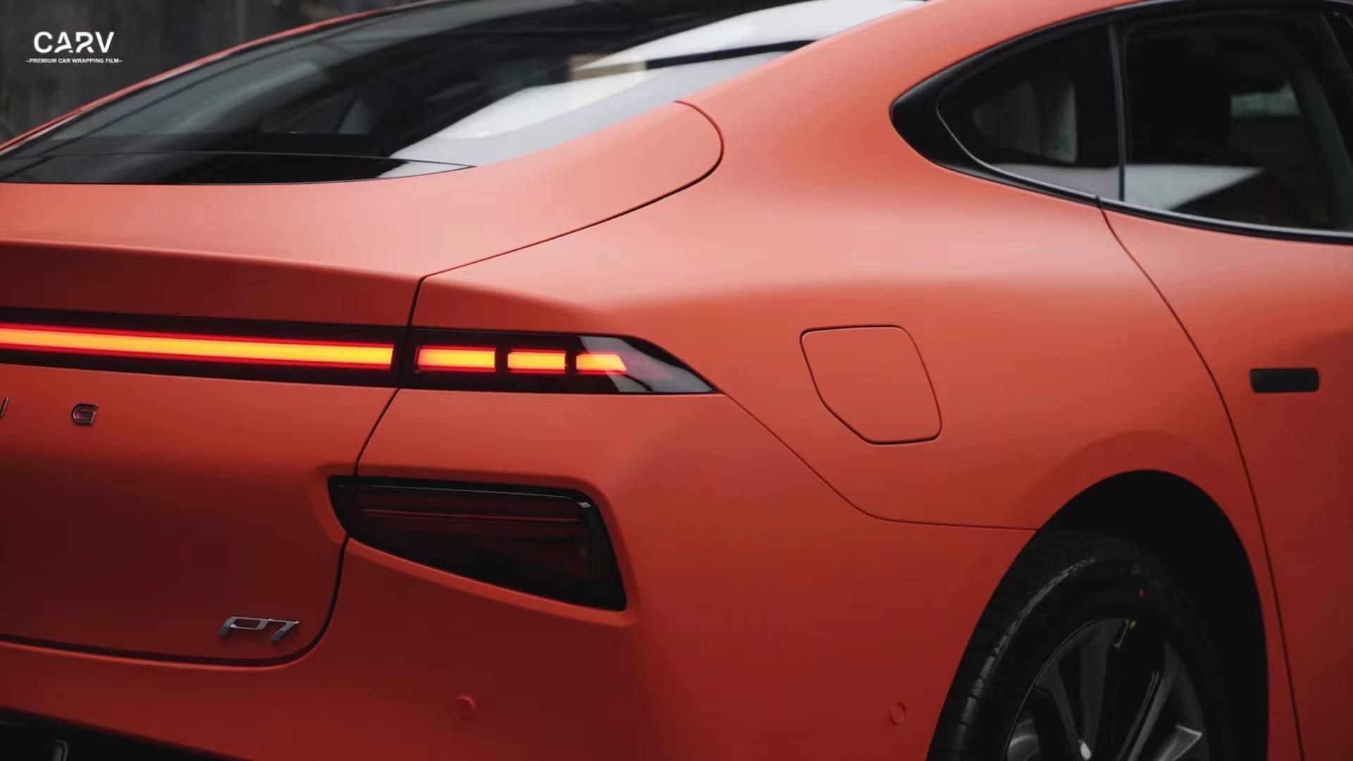 小鹏p7卡孚改色膜消光熔岩橙