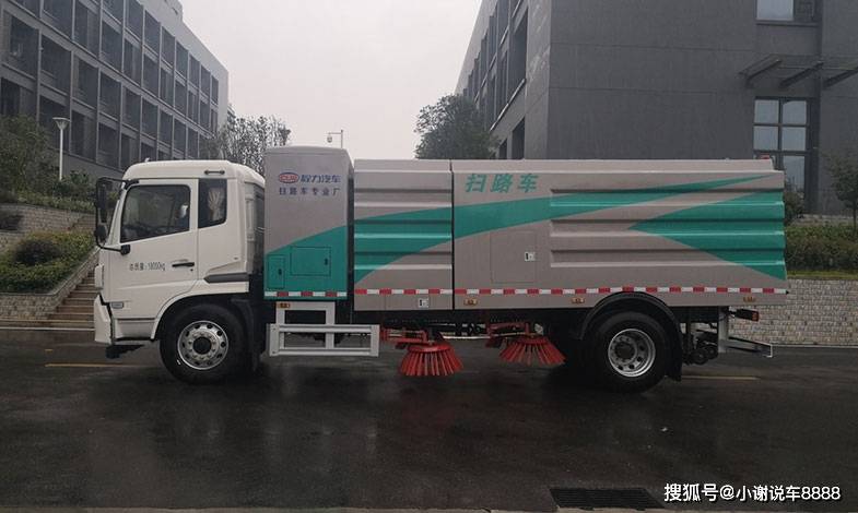 的清扫系统由扫盘支架,扫盘,油缸,油管,连杆,调节杆,液压马达等组成