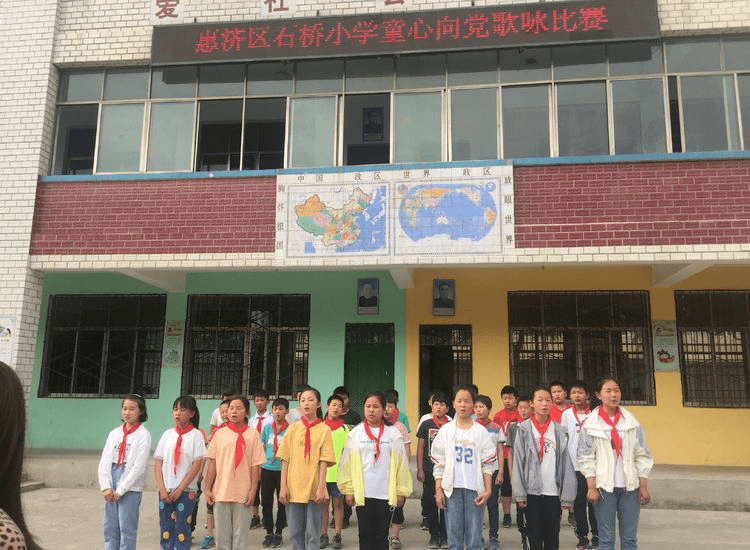 直饮机进驻河南郑州惠济区石桥小学为师生们带来健康,安全的饮用水