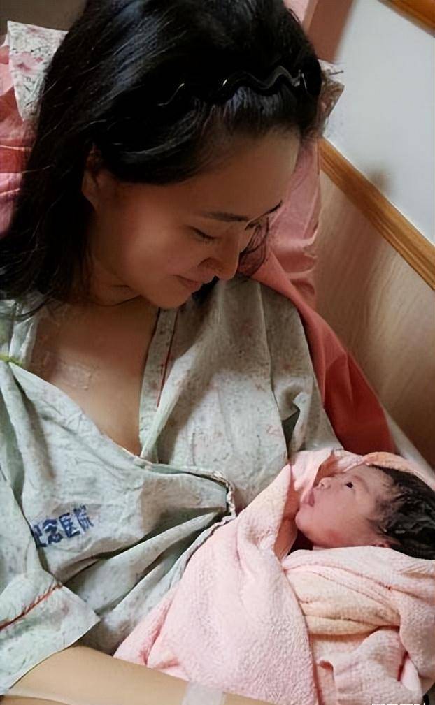 陈晓东的妻子王妤娴,嫁大14岁明星丈夫,婚后生下两女,幸福美满_张柏芝