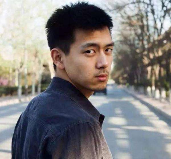 有种"整容"叫李现留胡子,前后对比差距大,简直判若两人