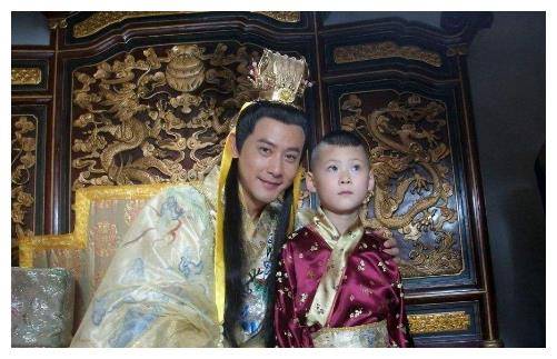 皇帝独宠大17岁妃子,宠妃却想谋害唯一皇子,真相后