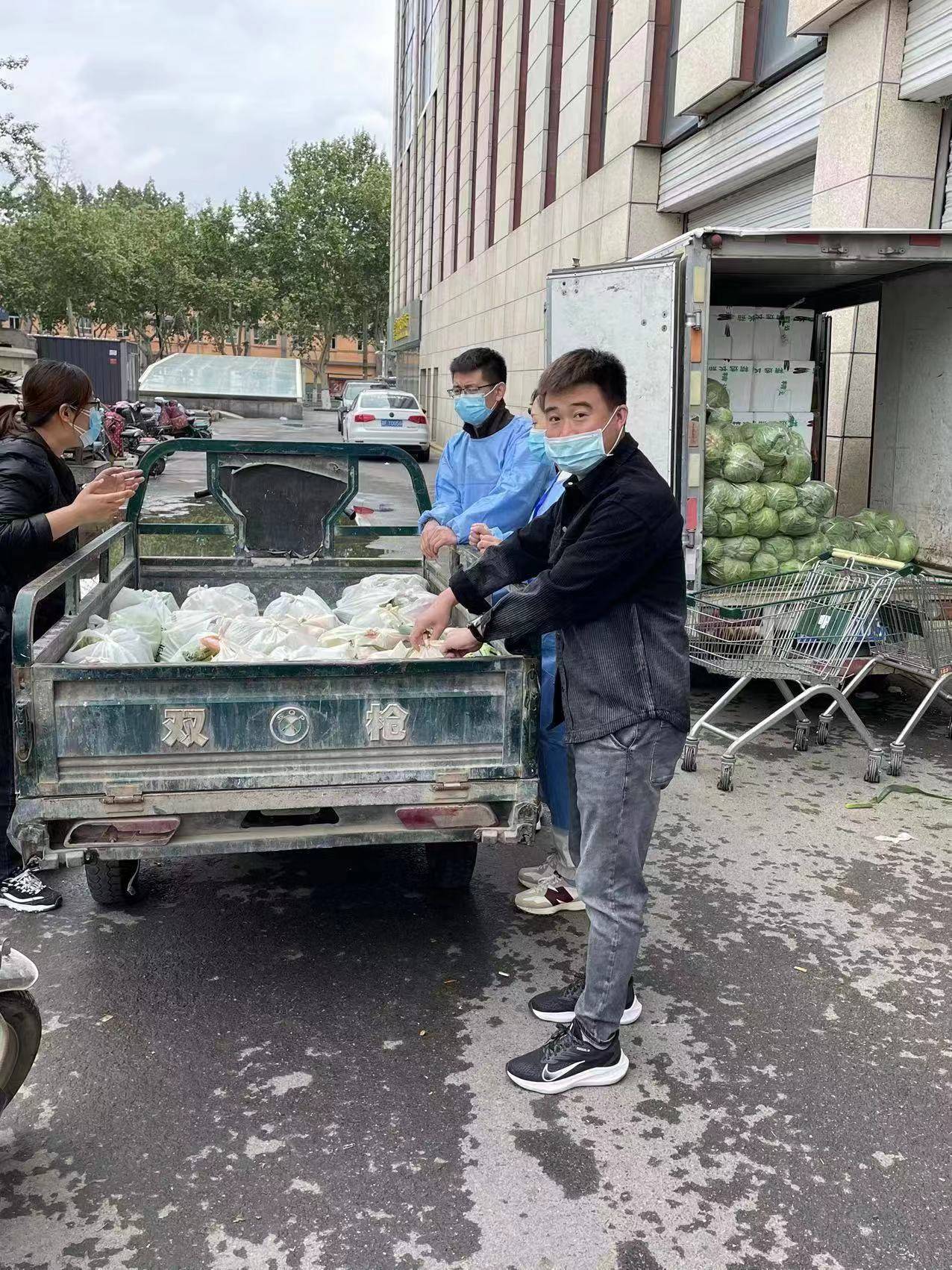 保定莲池区行政审批局助力抗疫显担当 为民服务不打烊