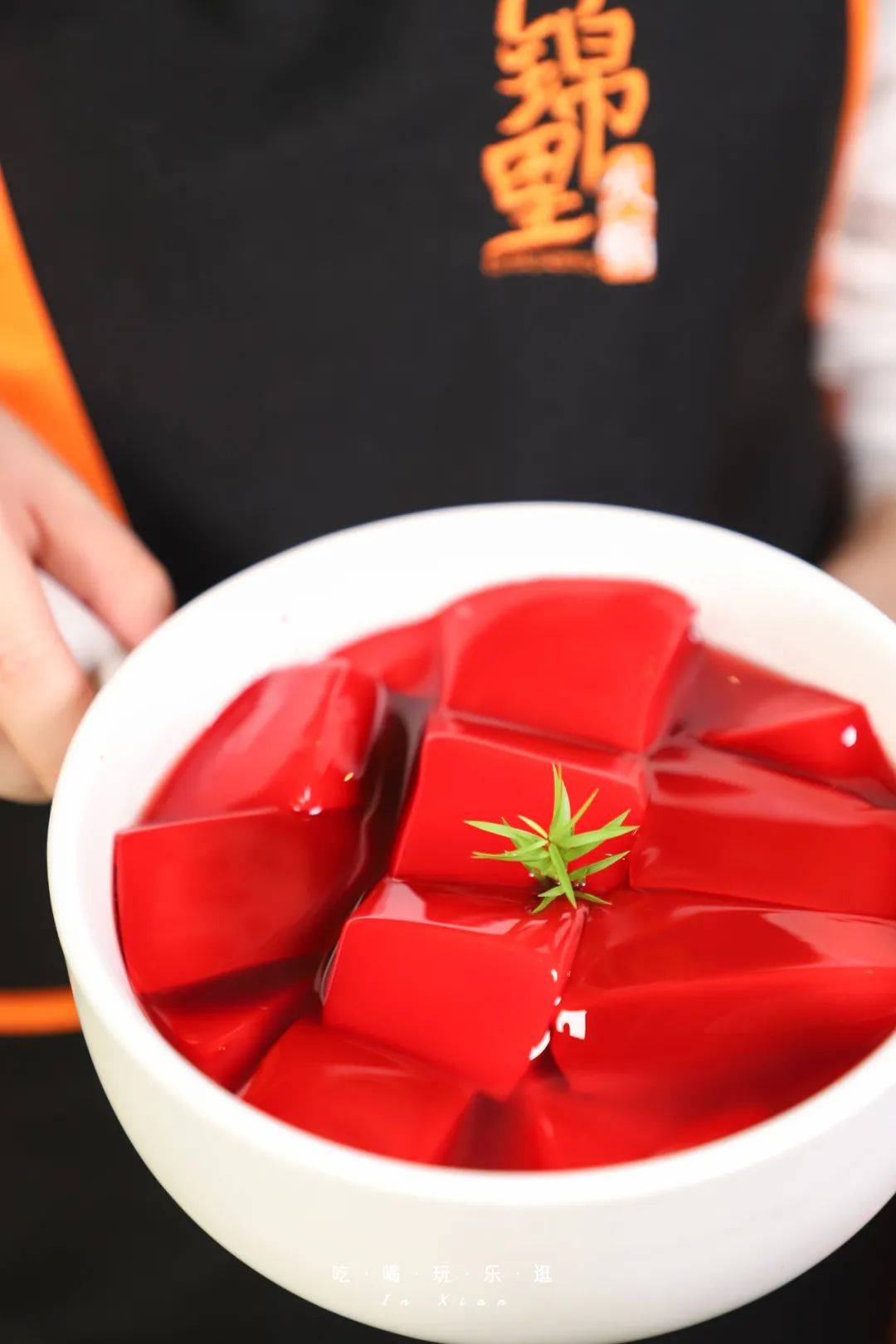 牛油麻辣锅和鸭血简直是绝配!