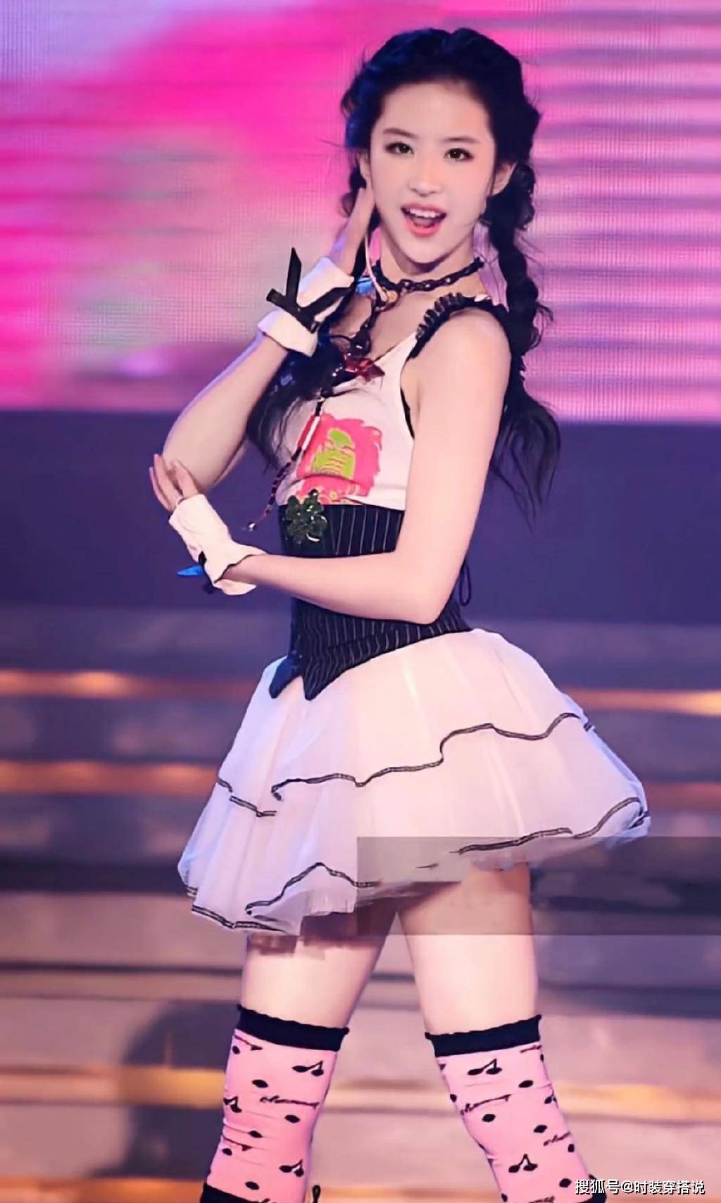 刘亦菲女团造型释出,穿泡泡裙秀舞艺惊艳全场,颜值封神_舞曲_歌曲