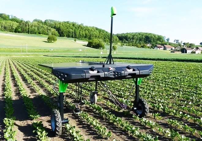 当遇见智能除草机器人异位情况或设备故障时,可自动发起语音播报警示