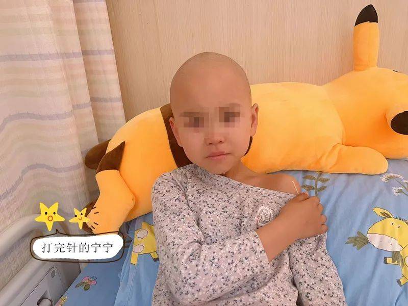 女儿不幸患上儿童癌症之王单亲妈妈为其治病曾去西班牙