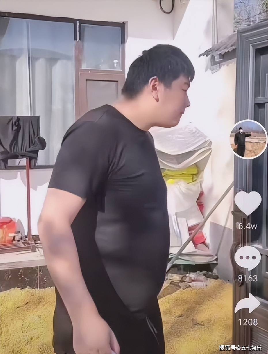 原创朱小伟再订婚头发邋遢表情木讷大衣哥着急抱孙子