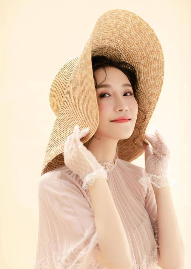 "童年女神"王黎雯,当红时嫁杨烁生一儿一女,幸福背后有泪水_关中女人