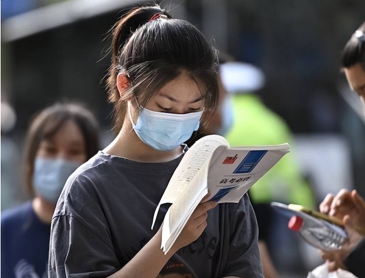 部分地区高考时间发生变化，上海高考将延期，考生要提前做出调整