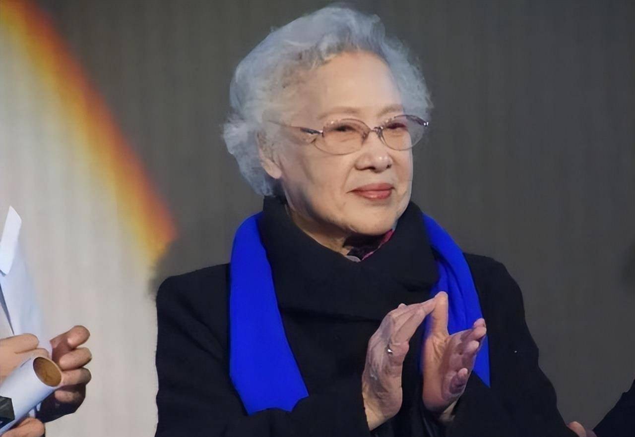 44岁患癌,100岁仍健在,这些习惯或让秦怡战胜癌细胞,不妨查看_癌症