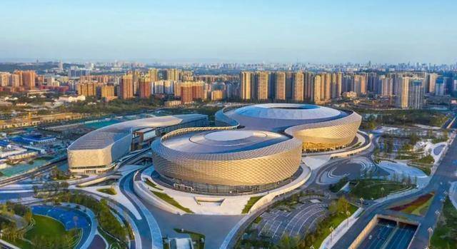 成都凤凰山国际足球中心上海浦东体育场是整个上海市的第三座专业球场