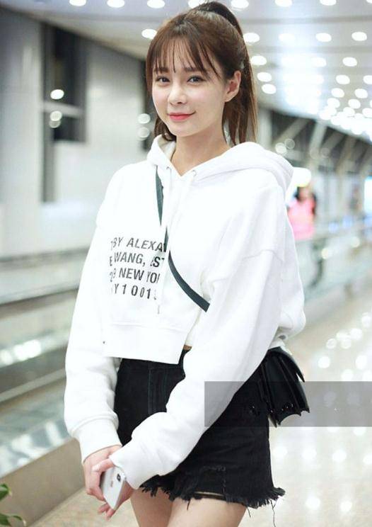 原创大榴莲的6厘米牛仔裤沈梦辰的萝莉风采网友装嫩