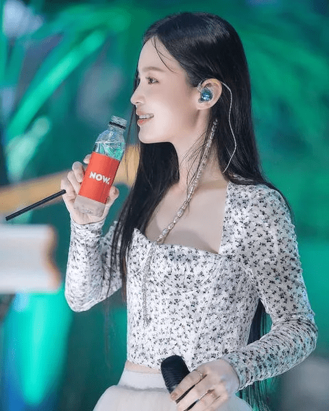 有著韩版爱黛儿之称的lee hi李遐怡,自2012年于sbs电视台选秀节目《k