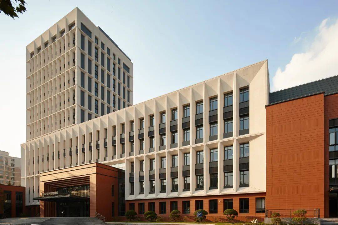 交通大学在国家发改委,教育部等部委和上海市的大力支持下,依托安泰