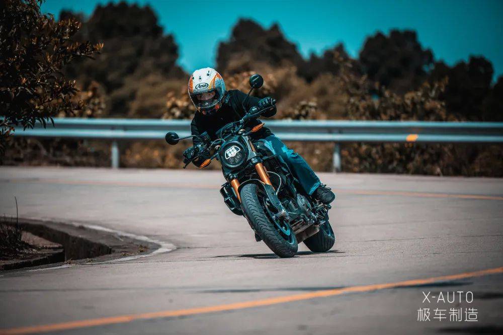 脾性和善的美式怪咖杜卡迪车主眼里的印第安ftr1200rcarbon