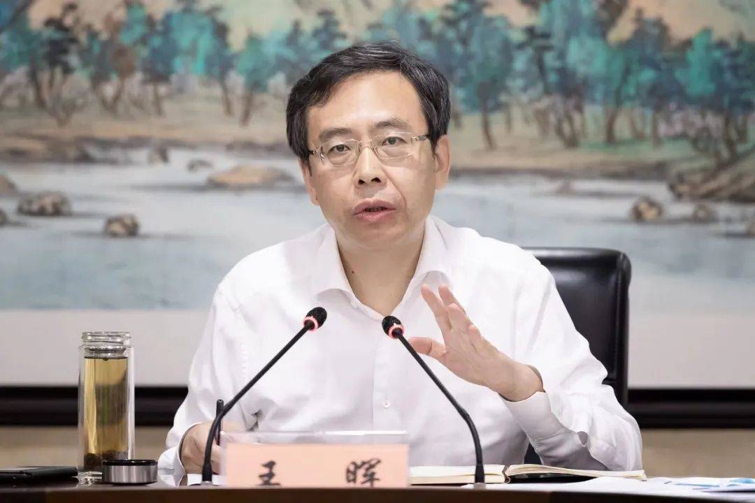 南通市委书记王晖抢抓机遇攻坚克难咬紧目标快马加鞭