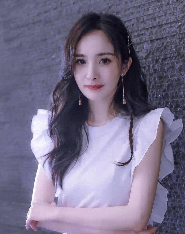 10位女星"水手服"大片:杨幂双马尾显嫩,张柏芝一眼万年