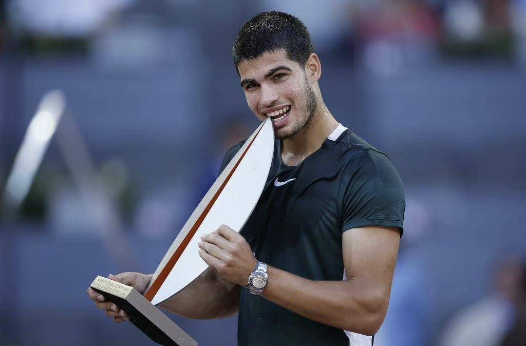 19岁天才夺冠,世界第1,3,4无一幸免,全遭击败_阿尔卡拉斯_兹维_列夫