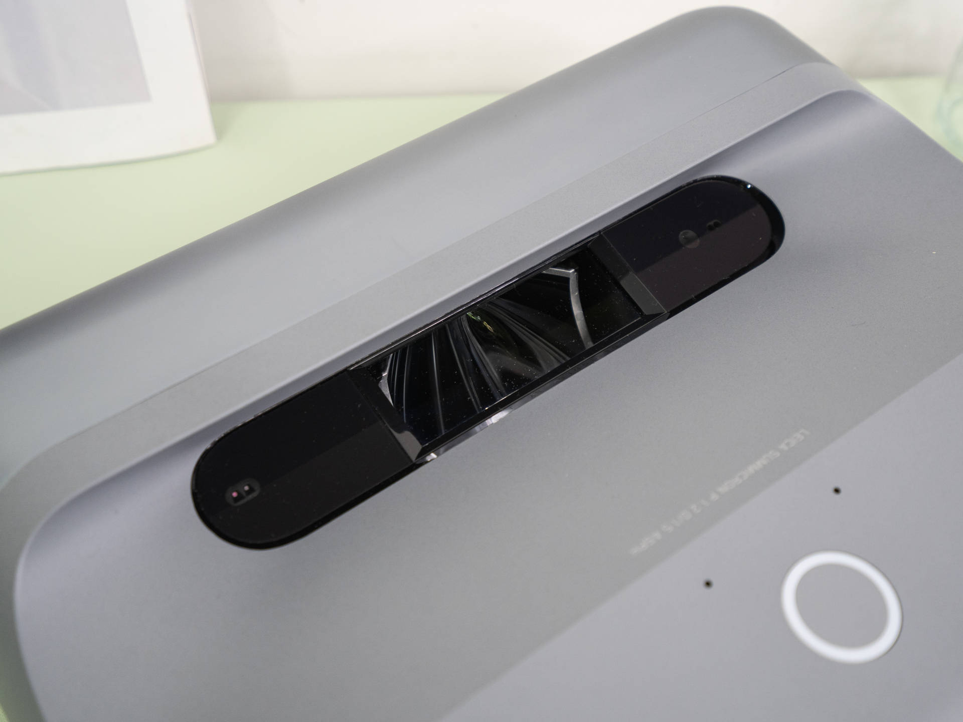 贴墙可投百寸大屏,坚果智慧墙o1 pro 科技感拉满_投影仪_透射比_功能