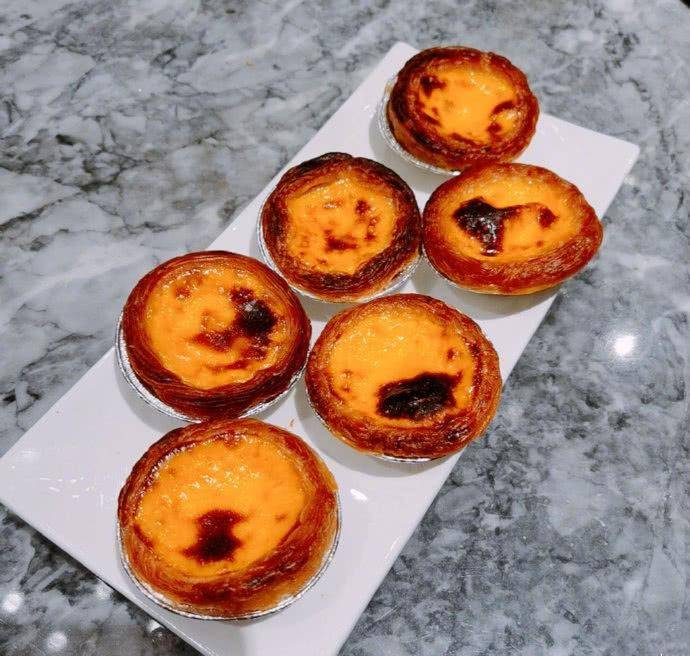 原创佟丽娅晒健身照力证美食没摆拍做平板支撑练马甲线纤瘦身材抢镜